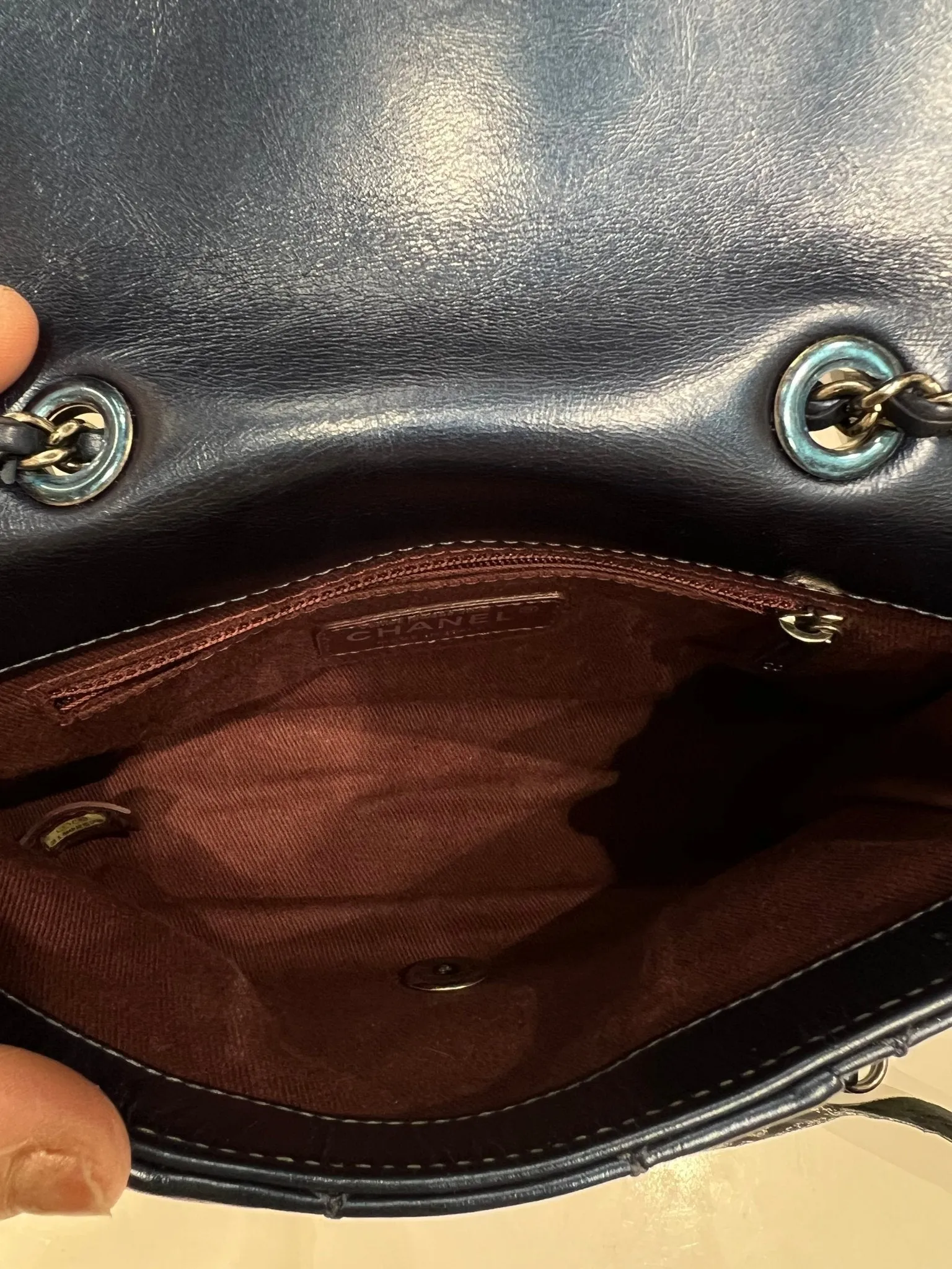 Chanel - petit sac à Rabat cuir bleu irisé