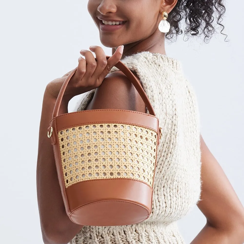 Rattan Bucket Bag for Women Straw Beach Bag Drawstring Crossbody Purse PU Leather Summer Shoulder Tote Bag Cute Hobo Bags